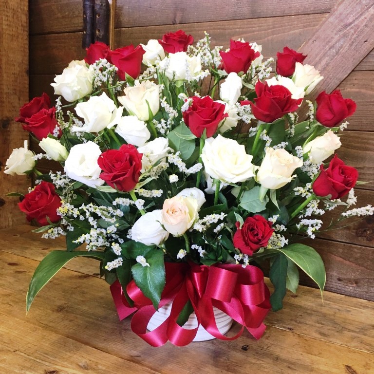 big-arr-red-white-rose3 赤い薔薇と白い薔薇の豪華なアレンジメント